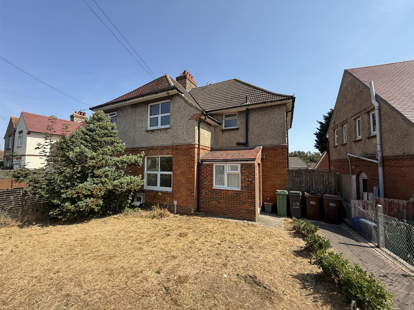 3 Bedroom House for Sale: £1,600. Royal Sussex Crescent in Eastbourne, East Sussex